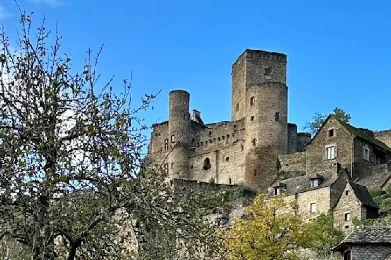 Le Château et la Chapelle